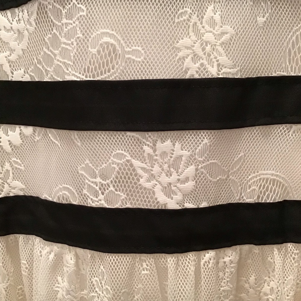 4/$25 Forever 21 Lace Sheath Dress, Size M - Picture 4 of 8